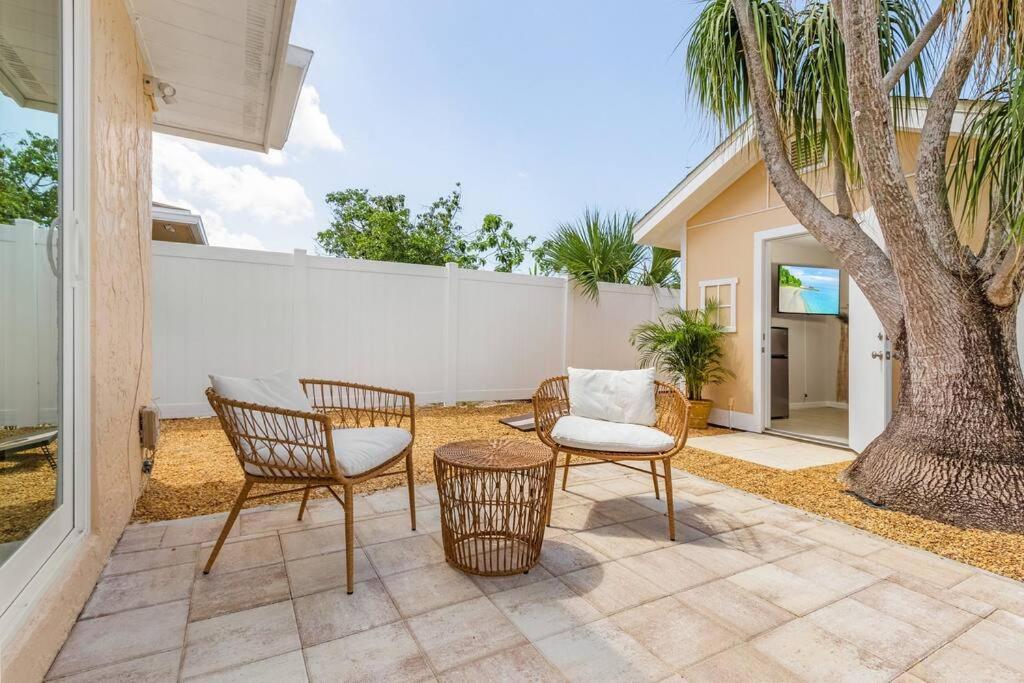 Fl , Paradise Pool * North Naples