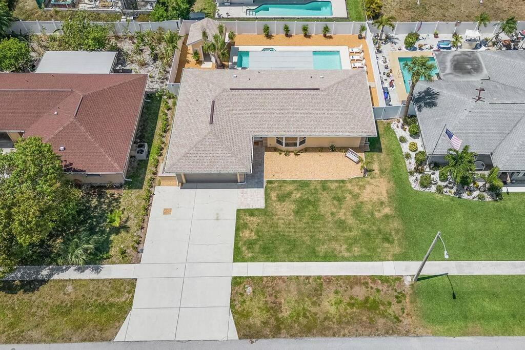 Fl , Paradise Pool * North Naples